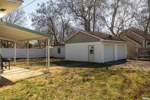 1301 E Parham St, Marion, IL 62959 photo 17
