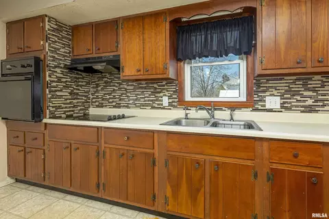 1301 E Parham St, Marion, IL 62959 photo 14