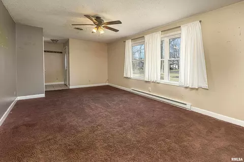 1301 E Parham St, Marion, IL 62959 photo 4