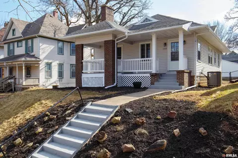 1105 Kirkwood Blvd, Davenport, IA 52803