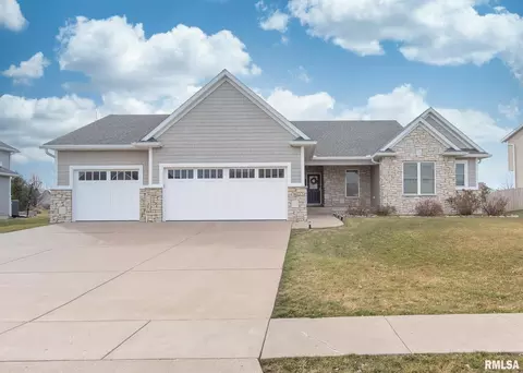 5612 Judge Rd, Bettendorf, IA 52722
