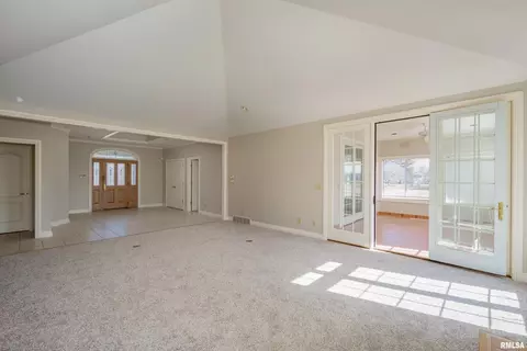 18677 270th St, Eldridge, IA 52748 photo 10