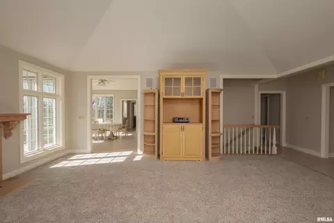 18677 270th St, Eldridge, IA 52748 photo 9