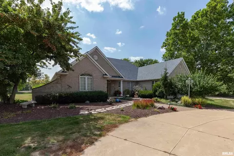 18677 270th St, Eldridge, IA 52748