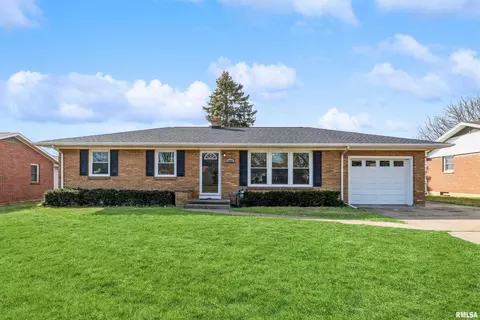 1665 27th Ave S, Clinton, IA 52732