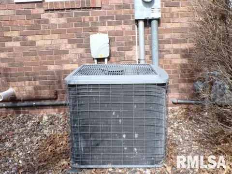 110 S Yates St, Alpha, IL 61413 photo 3