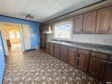 300 S Beach St, Kewanee, IL 61443 photo 8