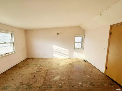 300 S Beach St, Kewanee, IL 61443 photo 12