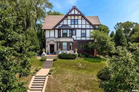 935 Mississippi Ave, Davenport, IA 52803