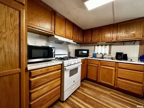 817 Bramlet St, Eldorado, IL 62930 photo 24