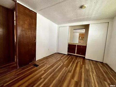817 Bramlet St, Eldorado, IL 62930 photo 30