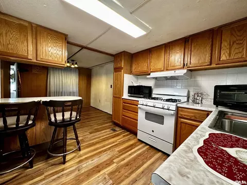 817 Bramlet St, Eldorado, IL 62930 photo 23