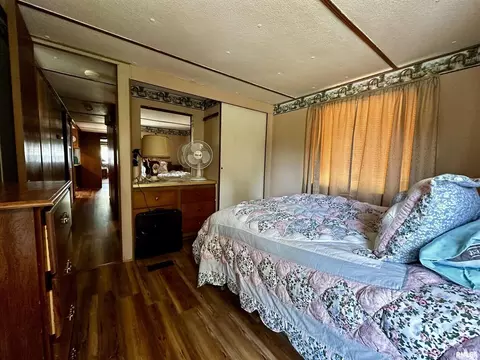 817 Bramlet St, Eldorado, IL 62930 photo 32