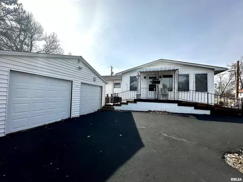 817 Bramlet St, Eldorado, IL 62930 photo 3