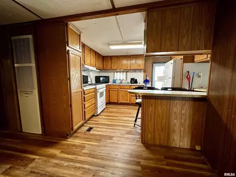 817 Bramlet St, Eldorado, IL 62930 photo 22