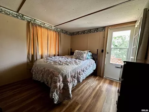 817 Bramlet St, Eldorado, IL 62930 photo 33