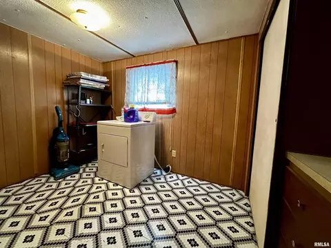 817 Bramlet St, Eldorado, IL 62930 photo 28