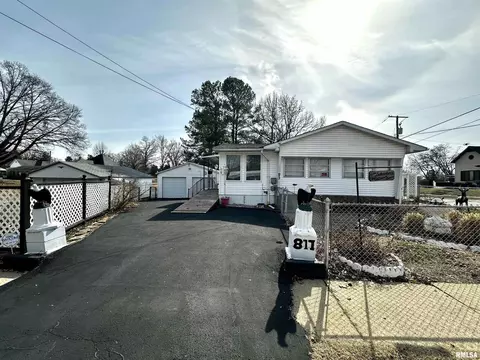 817 Bramlet St, Eldorado, IL 62930 photo 4