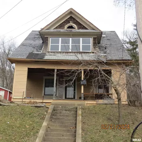 210 Milwaukee St #A, Savanna, IL 61074