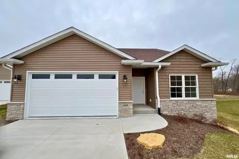 610 Titus Ct, Le Claire, IA 52753