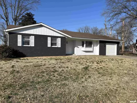 100 E South St, Du Quoin, IL 62832