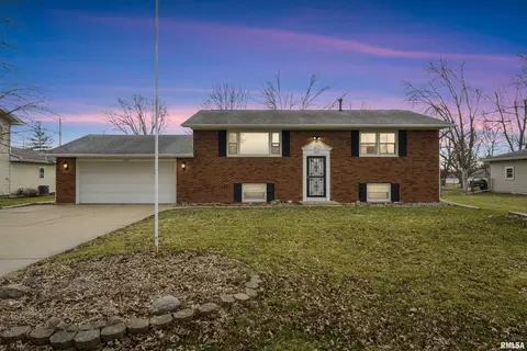 2108 Woodlawn Ave, East Moline, IL 61244