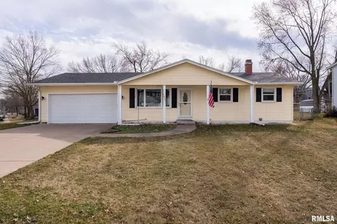 1003 W 51st St, Davenport, IA 52806