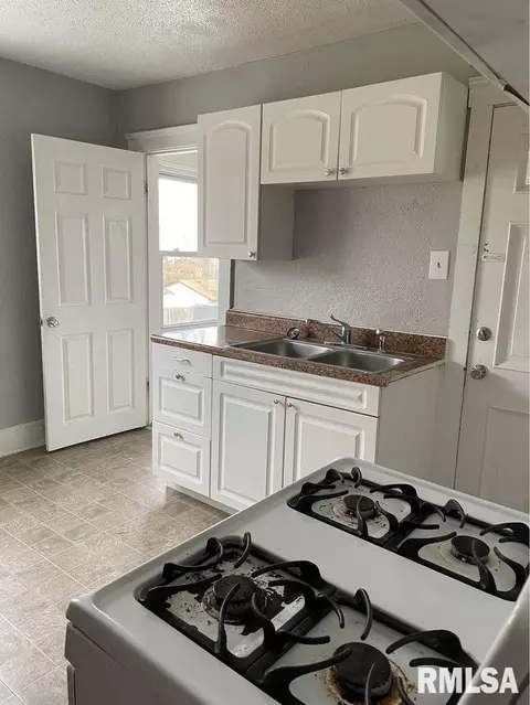 2636 16th St, Moline, IL 61265 photo 6