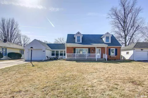 1821 8th Ave S, Clinton, IA 52732