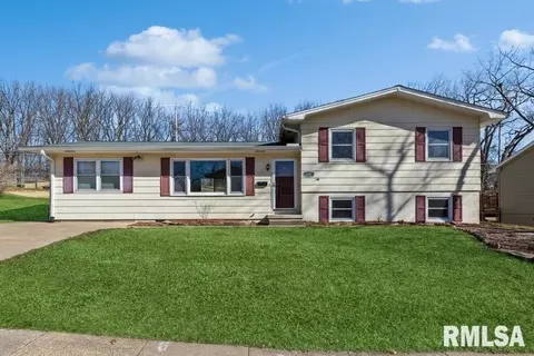 510 Meadowview Dr, Clinton, IA 52732