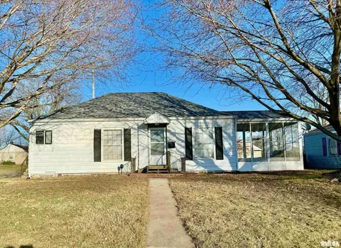 2401 Brittany Ln, Rock Island, IL 61201