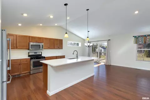 1714 E 6th St, Coal Valley, IL 61240 photo 8