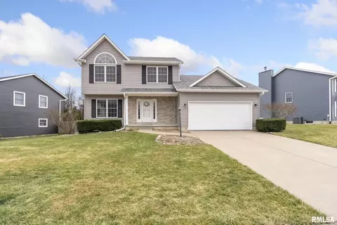 5615 Hillside Ct, Davenport, IA 52806