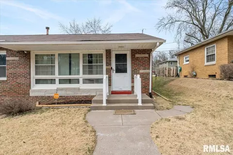 1622 Jersey Ridge Rd, Davenport, IA 52803