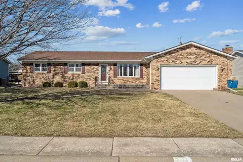 346 W Park View Dr, Walcott, IA 52773