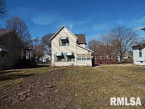 1518 W High St, Davenport, IA 52804
