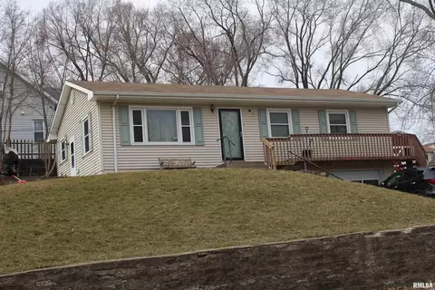 106 N Elsie Ave, Davenport, IA 52804