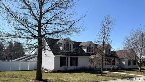 811 NW 4th St, Galva, IL 61434