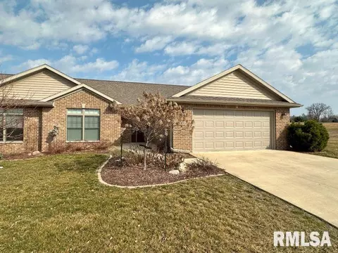 1604 17th St, Dewitt, IA 52742