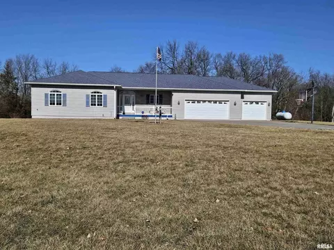 1630 Walnut Ct, New Boston, IL 61272