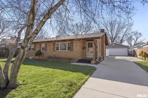 1130 34th Avenue Ct, East Moline, IL 61244