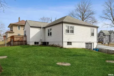 1108 W Main St, Thomson, IL 61285 photo 2