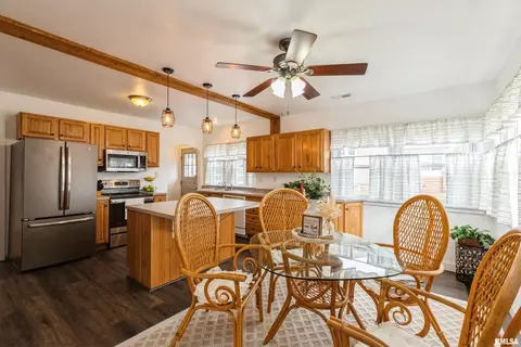 1108 W Main St, Thomson, IL 61285 photo 8