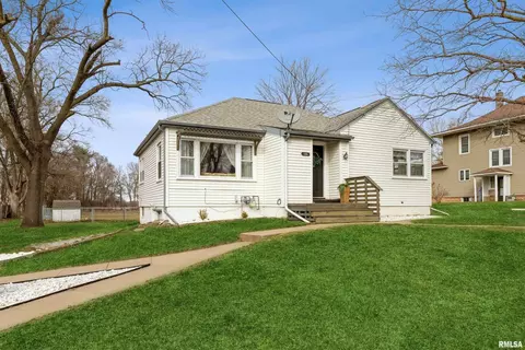 1108 W Main St, Thomson, IL 61285