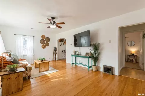 1108 W Main St, Thomson, IL 61285 photo 4