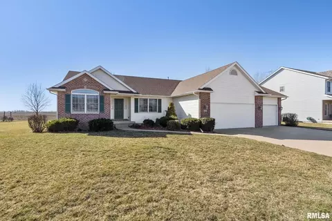 103 E Sapphire Ln, Long Grove, IA 52756