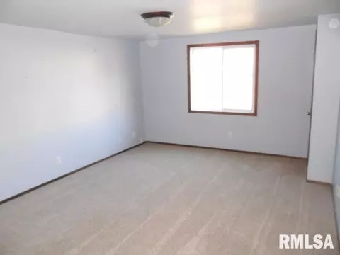 314 E 4th St, Wilton, IA 52778 photo 3