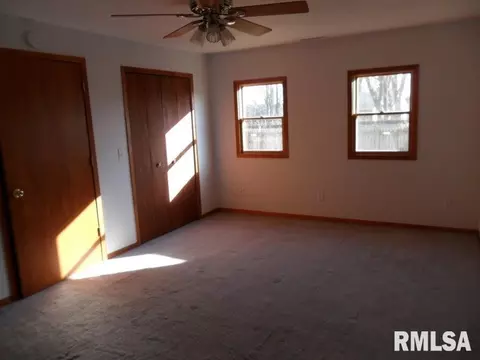 314 E 4th St, Wilton, IA 52778 photo 4