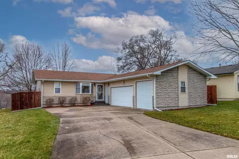 812 Hacker St, Buffalo, IA 52728