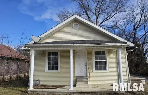 412 S Vine St, Harrisburg, IL 62946